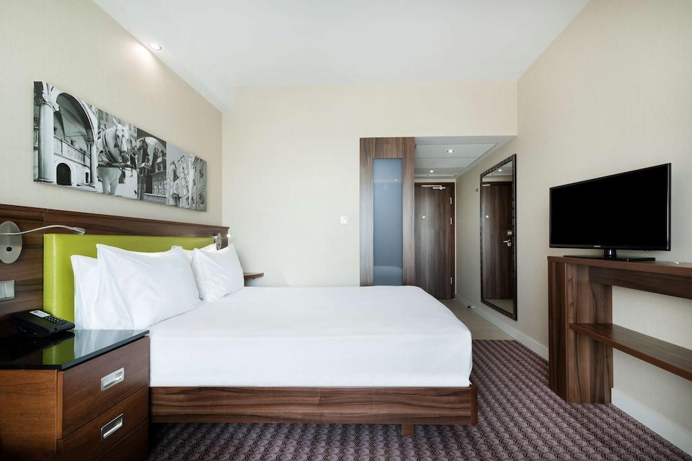 Hampton By Hilton Krakow Hotel Bagian luar foto